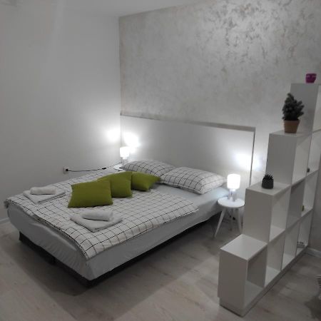 Apartman Jevrejska Banja Luka Esterno foto